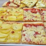 Pizza con Patate e Wurstel: Un Gustoso Piatto da Provare