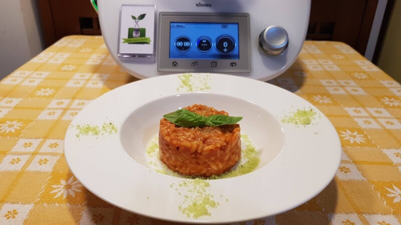 Risotto al pomodoro con Bimby: ricetta e procedimento