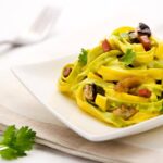 tagliatelle-paglia-e-fieno-con-zucchine